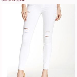 White ripped jeans nwt SPRING JEANS